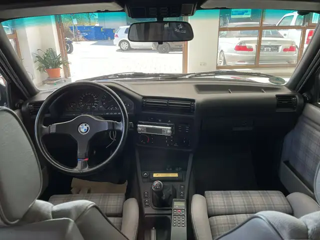 BMW M3 view 9
