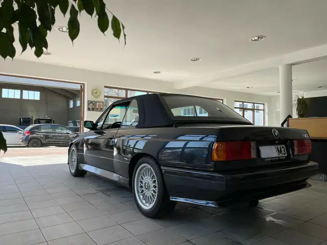 BMW M3 view 3