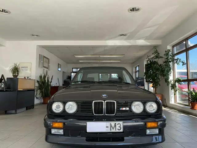 BMW M3 view 5
