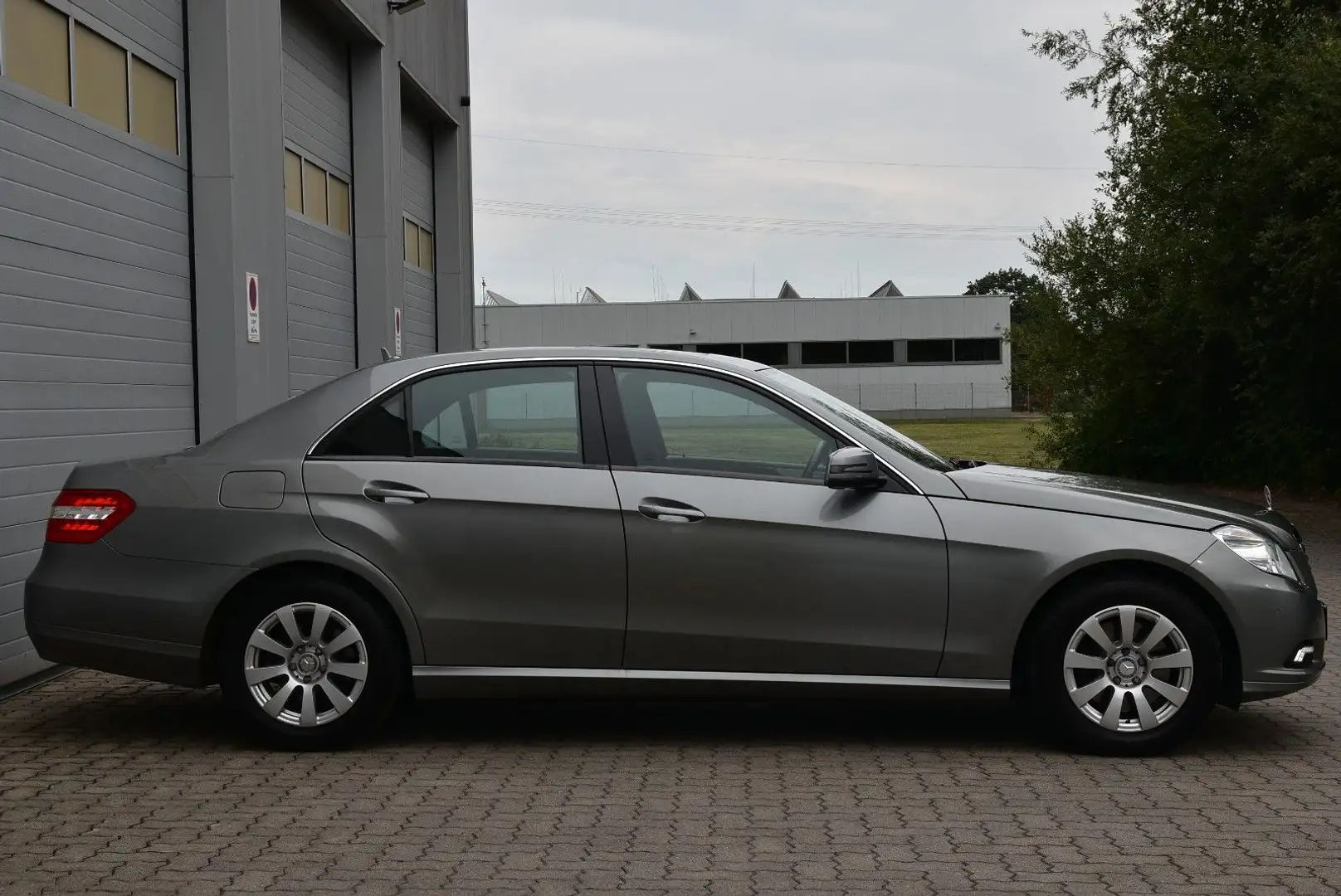 Mercedes-Benz E 250 CGI Xenon/Autom./Schiebed./TÜV 04.2025 Argent - 2