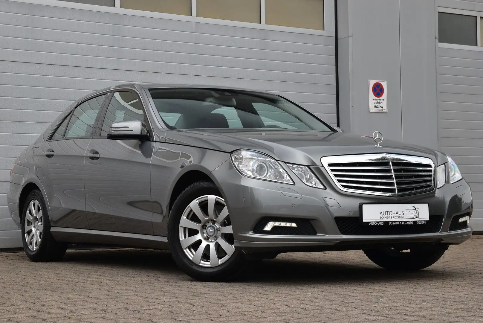 Mercedes-Benz E 250 CGI Xenon/Autom./Schiebed./TÜV 04.2025 Argent - 1