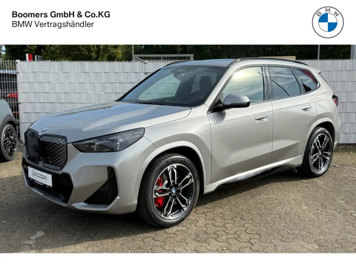 BMW iX1 xDrive 30 M Sport Pro AHK Pano HUD Harman/Kardon Silber - 1