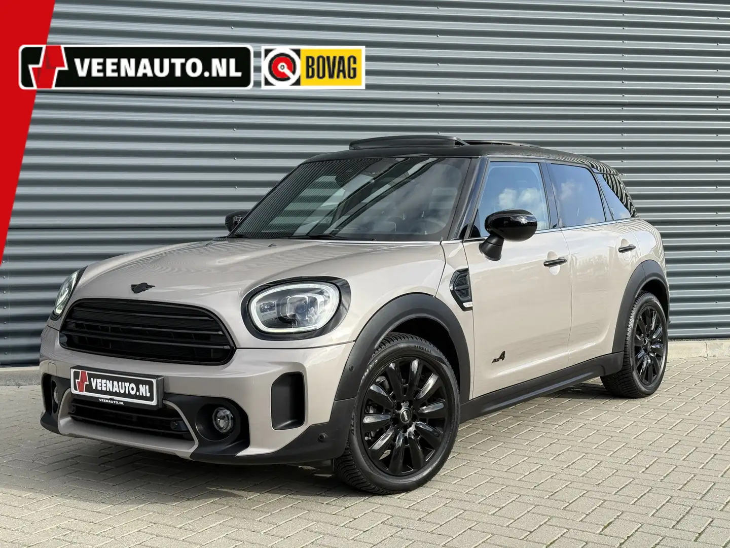 MINI Cooper Countryman 1.5 ALL4 Yours Pano/Camera/Leder Grau - 1