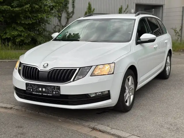 Skoda Octavia Combi Tour Navi SHZ PDC Neu Tüv