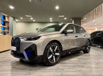 iX xDrive40 Pacchetto Sportivo