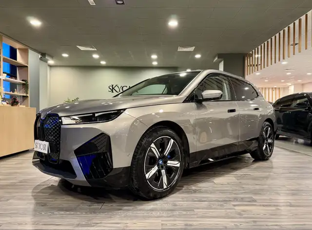 BMW iX iX xDrive40 Pacchetto Sportivo