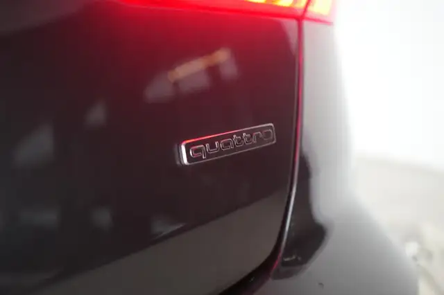 Audi A6 view 11