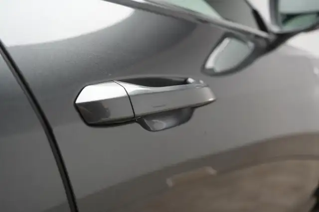 Audi A6 view 13