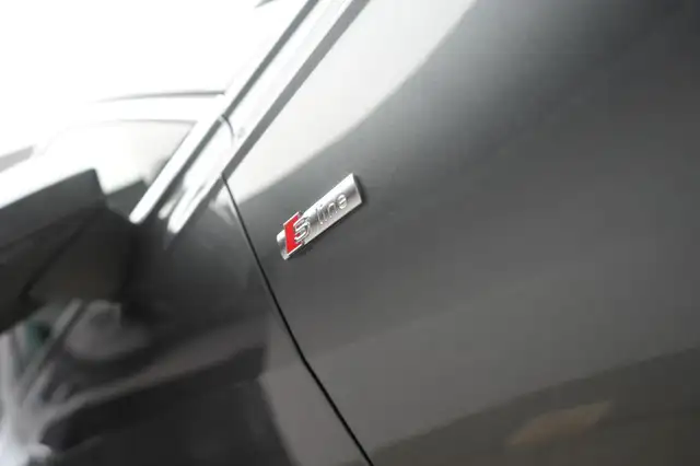 Audi A6 view 12