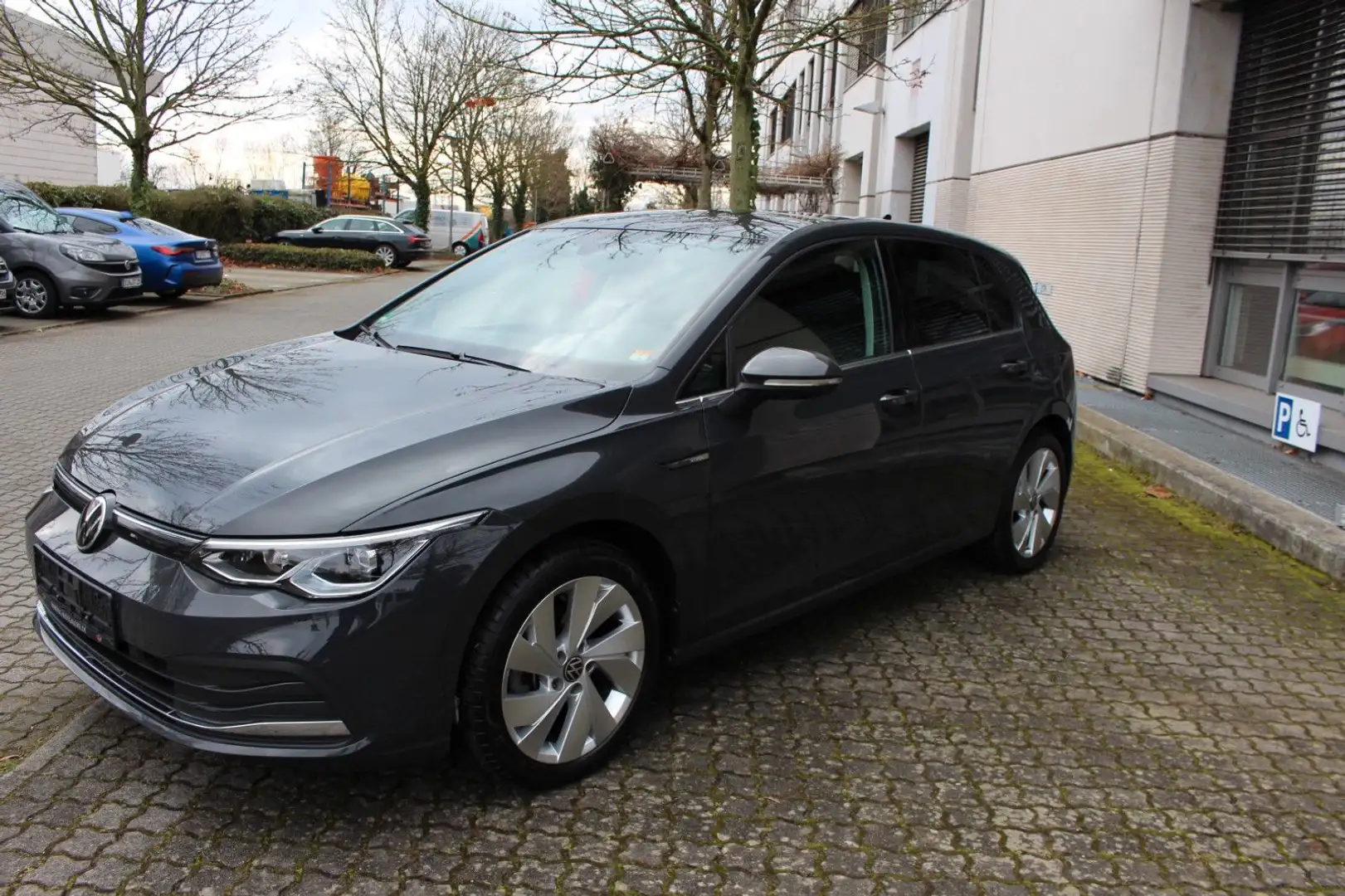 Volkswagen Golf VIII Lim. Style ~1 HAND~NAVI Gris - 1