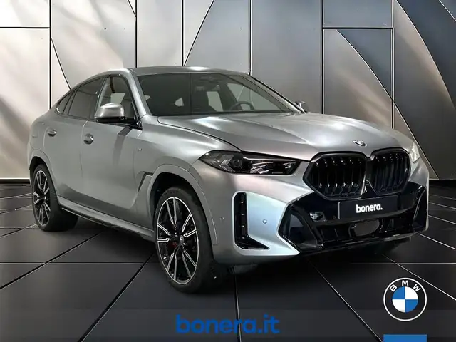 BMW X6 view 3