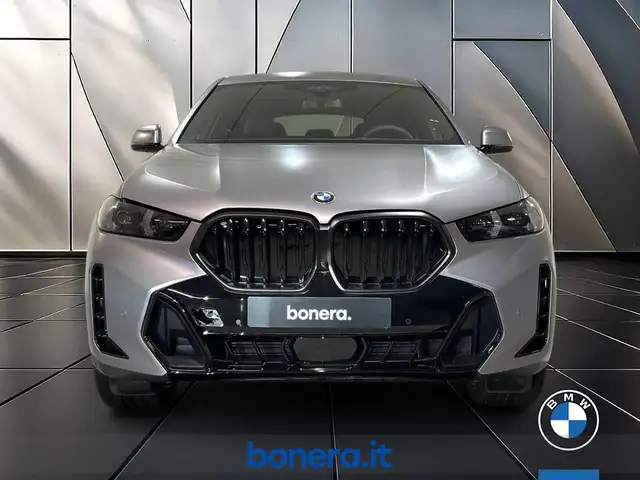 BMW X6 view 2