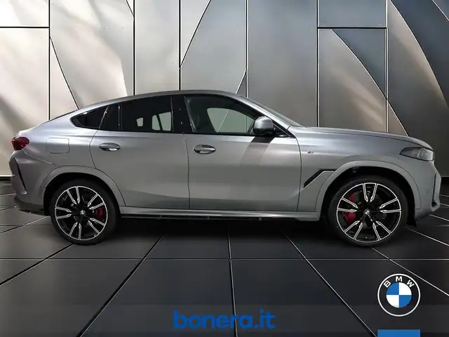 BMW X6 view 4