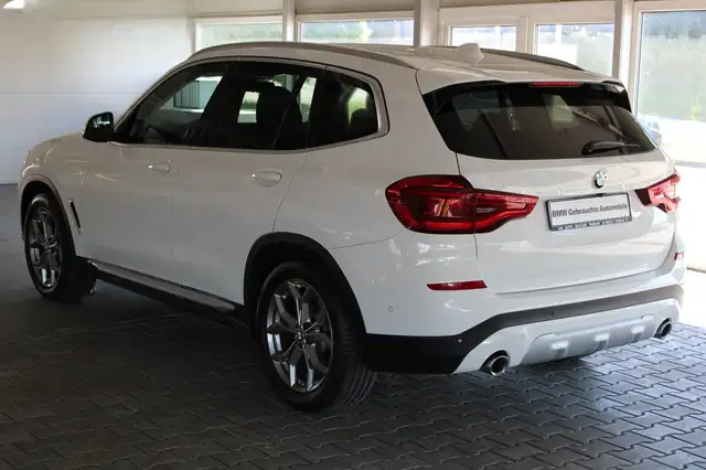 BMW X3 view 5