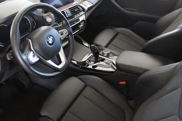 BMW X3 view 8