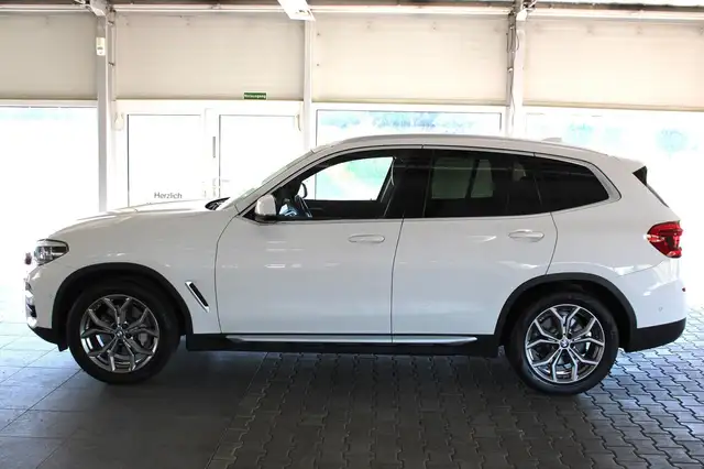BMW X3 view 4