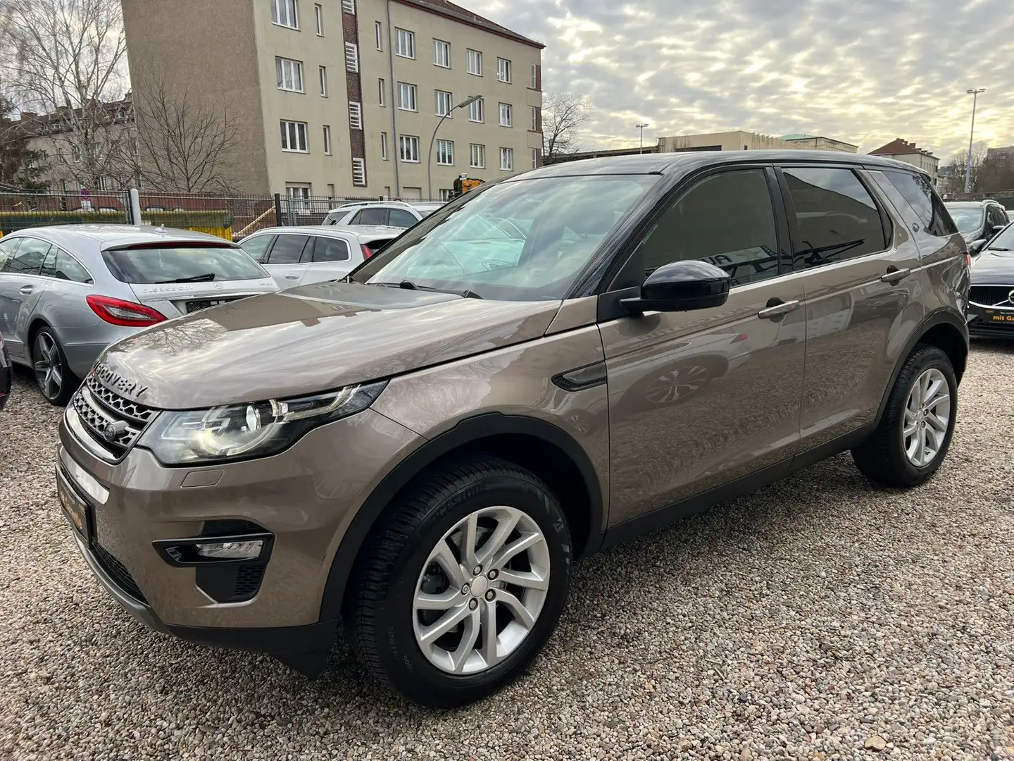 Land Rover Discovery Sport SD4 190PS 4WD*7.Sitzer*Navi Marrón - 1