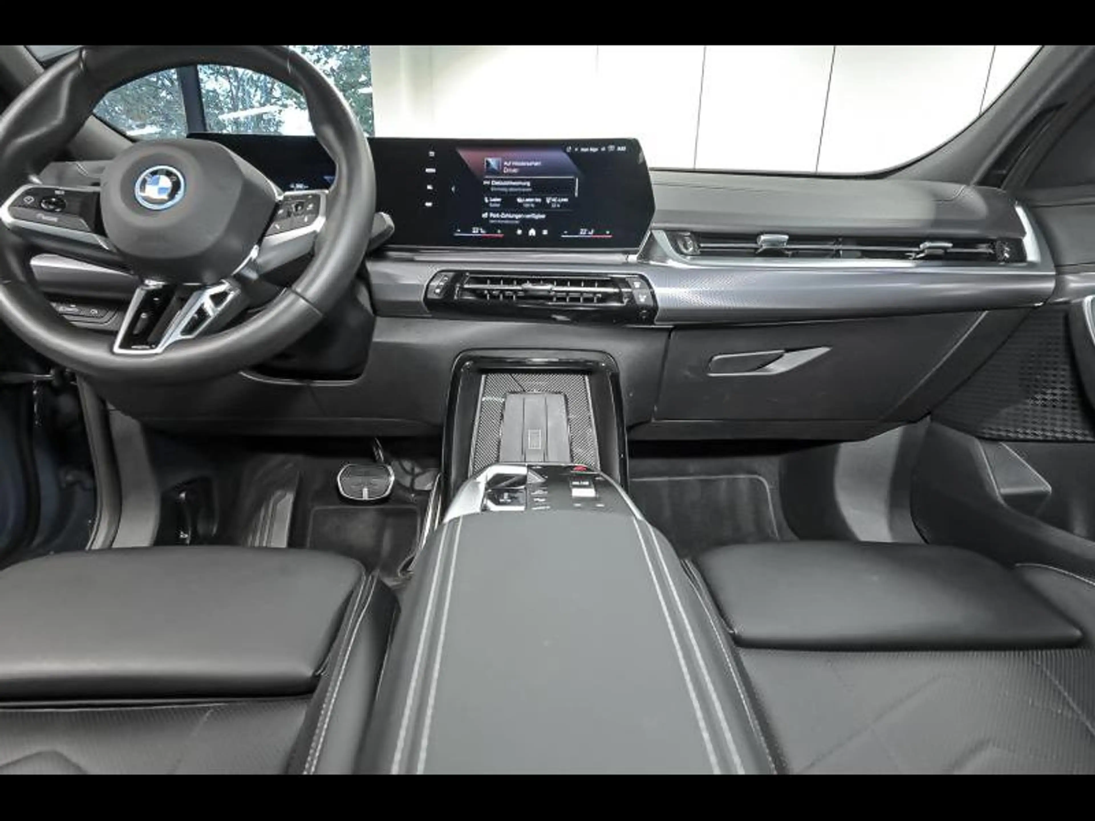 BMW iX2 eDrive20 - M Pack — photo 7