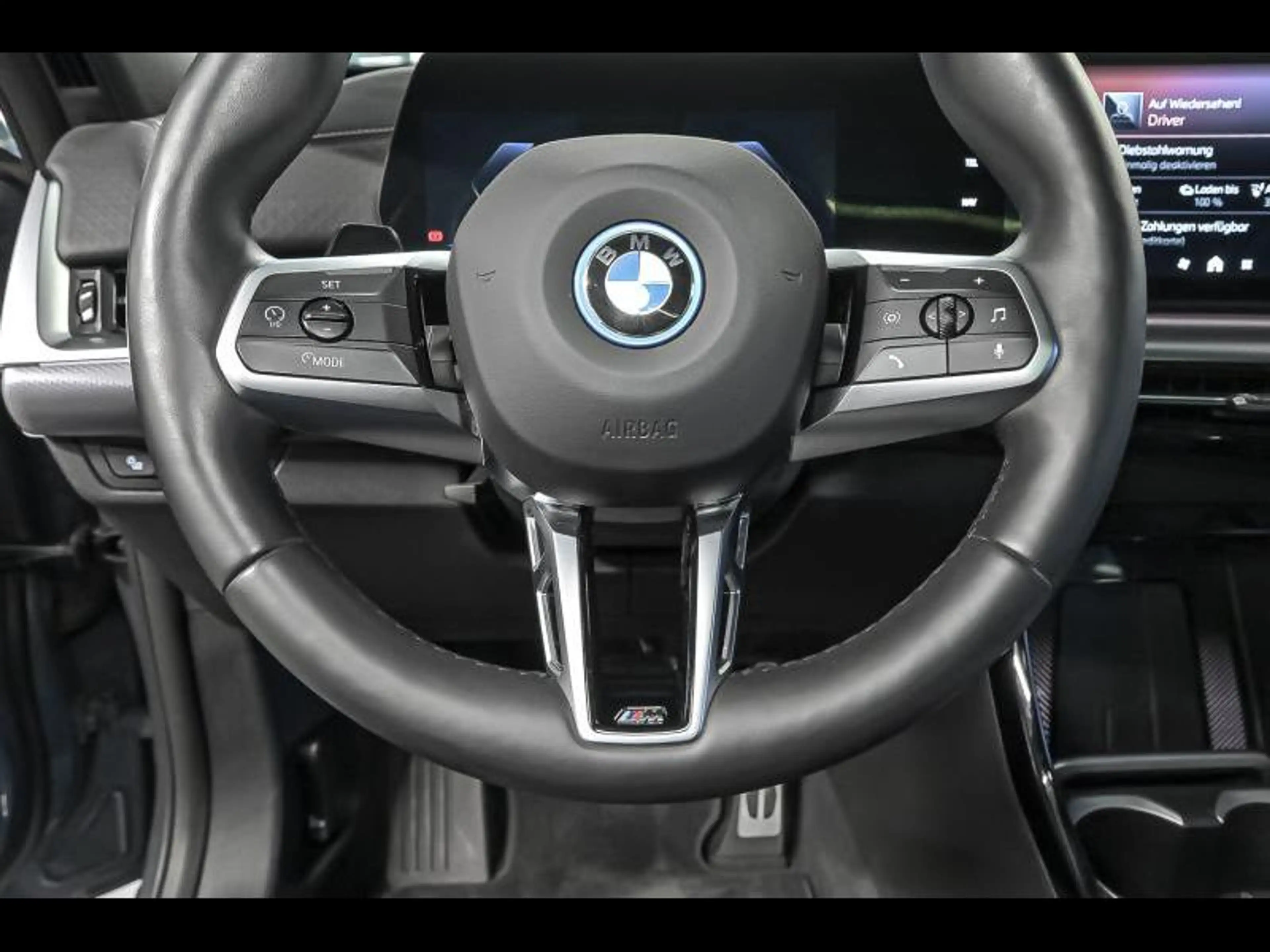 BMW iX2 eDrive20 - M Pack — photo 9