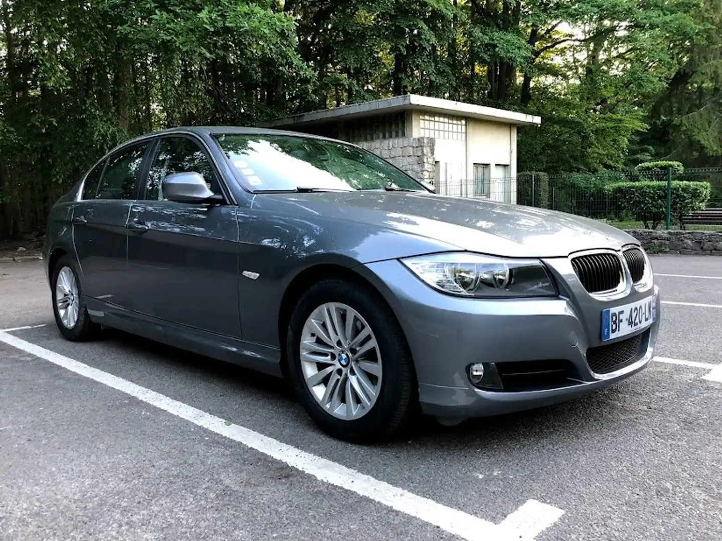 BMW 318 318d 143 ch Edition Luxe A Gris - 1