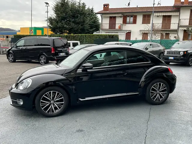 Volkswagen Beetle view 3