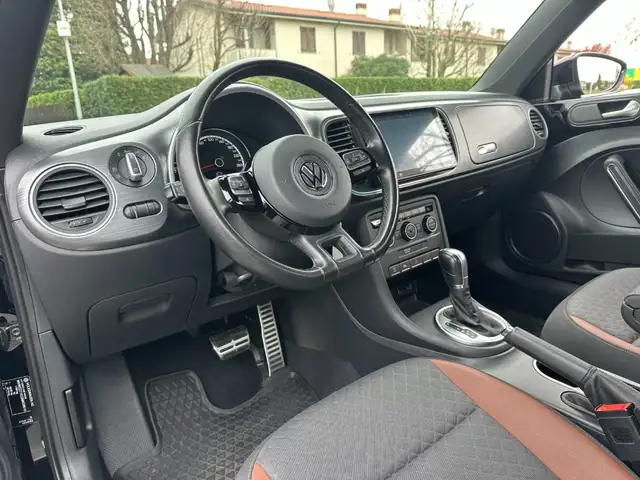 Volkswagen Beetle view 8