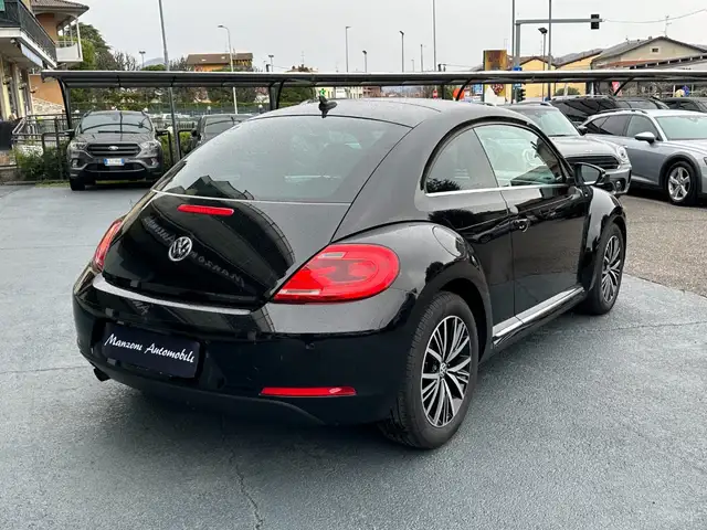Volkswagen Beetle view 4