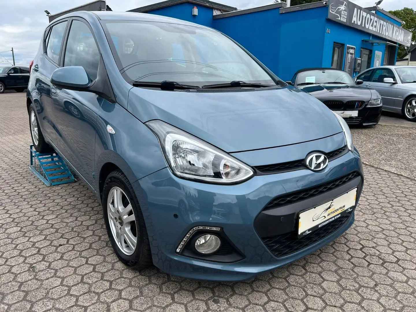 Hyundai i10 FIFA World Cup Edition PDC/SHZ/LRHZ Blau - 1