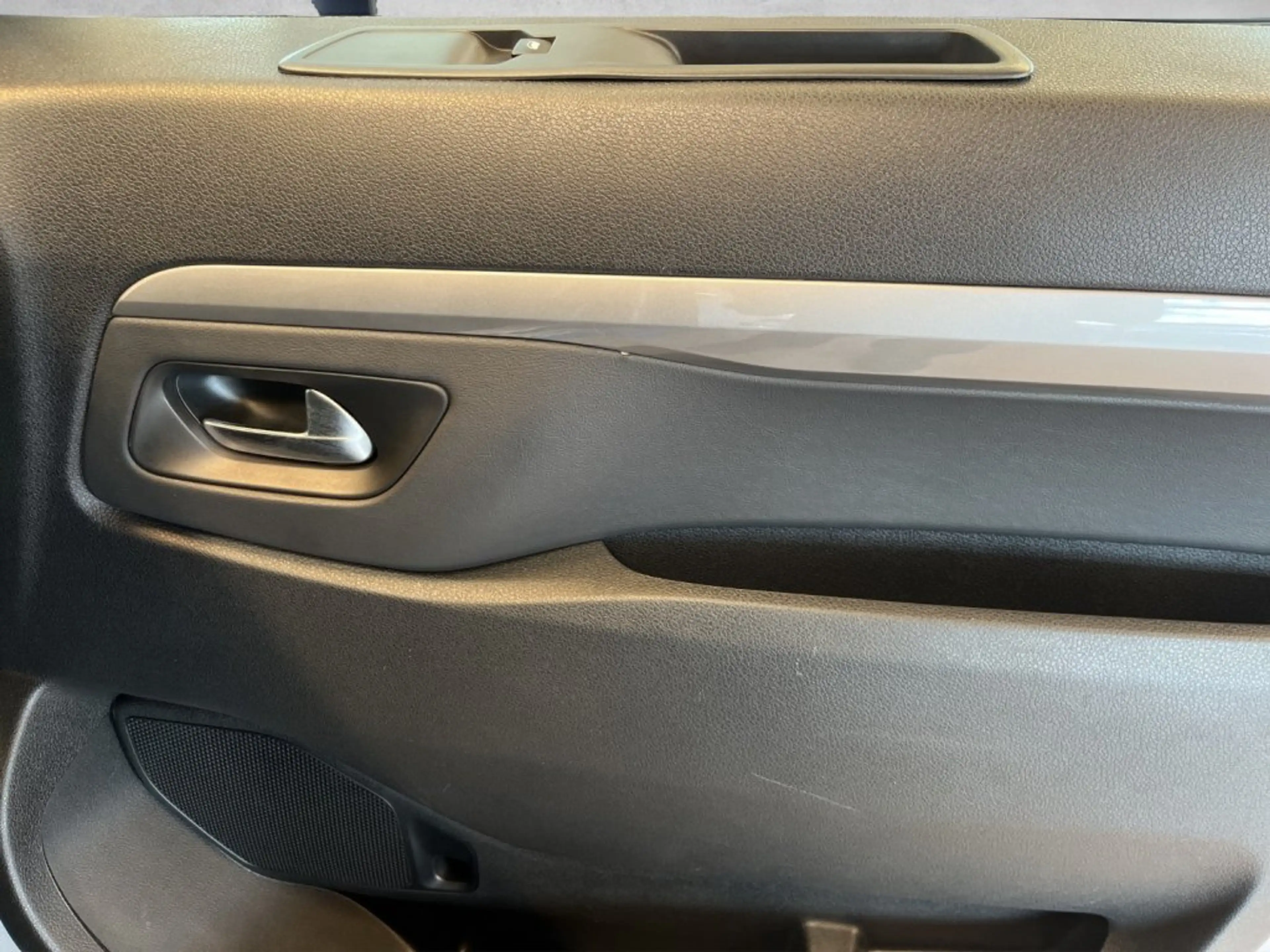 Peugeot Traveller BUSINESS L3 BHDI 180 EAT8 — photo 16