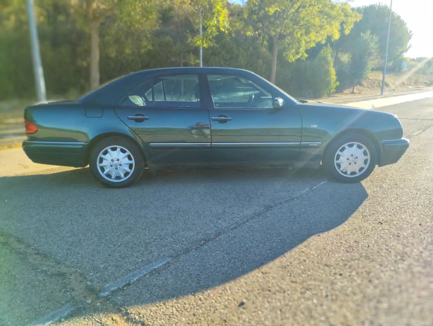 Mercedes-Benz E 300 TD Elegance Vert - 2