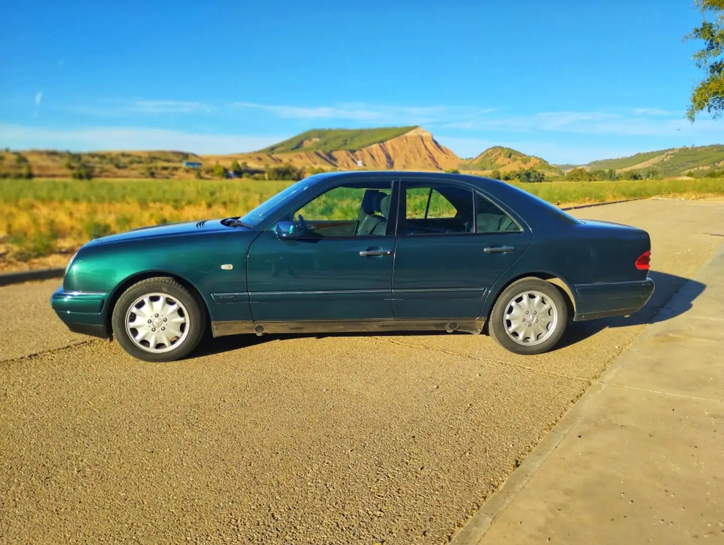 Mercedes-Benz E 300 TD Elegance Vert - 1