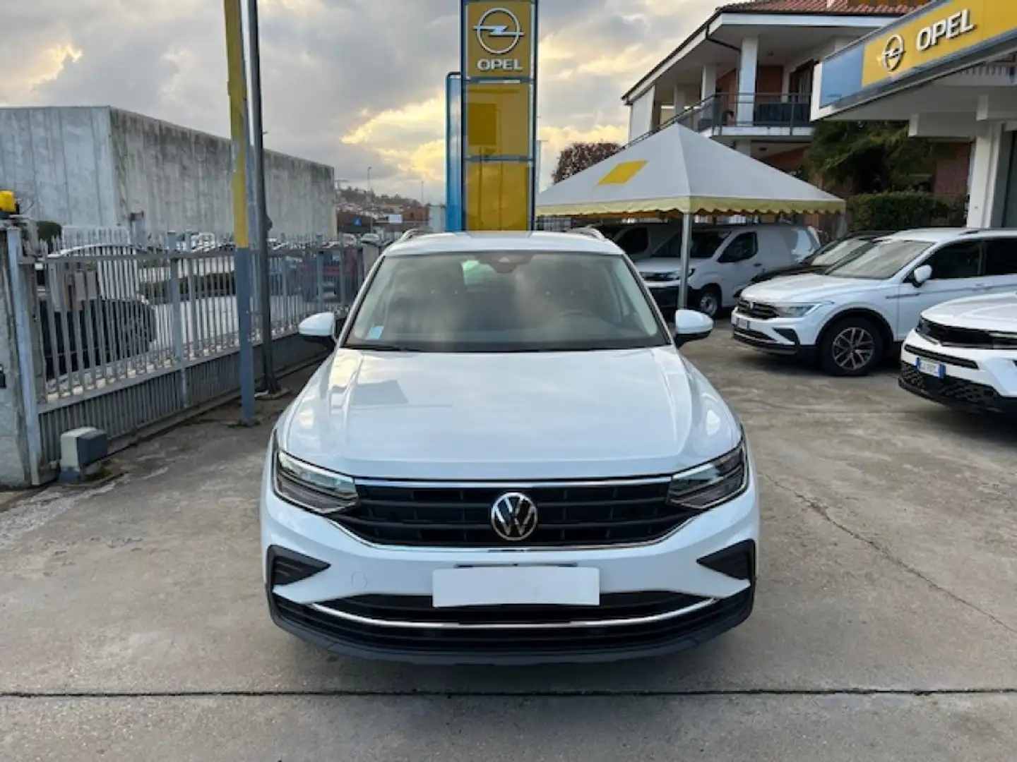Volkswagen Tiguan 1.5 TSI ACT Life UNICO PROPRIETARIO Bianco - 2