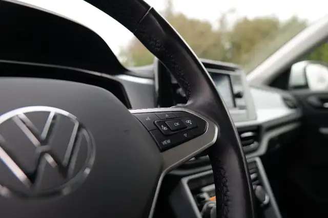 Volkswagen T-Roc view 15