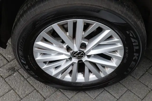 Volkswagen T-Roc view 6