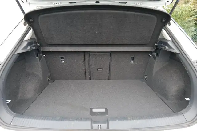 Volkswagen T-Roc view 11