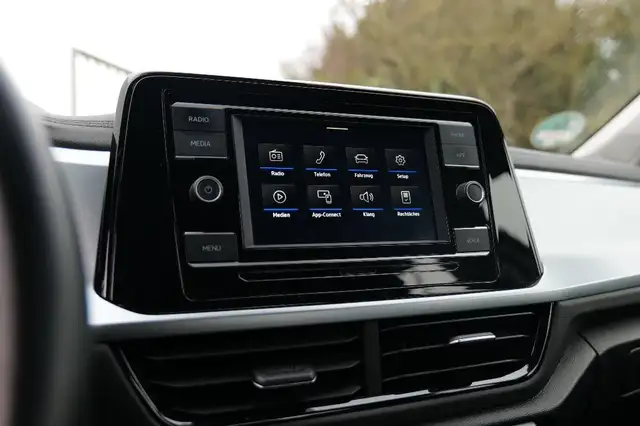Volkswagen T-Roc view 16