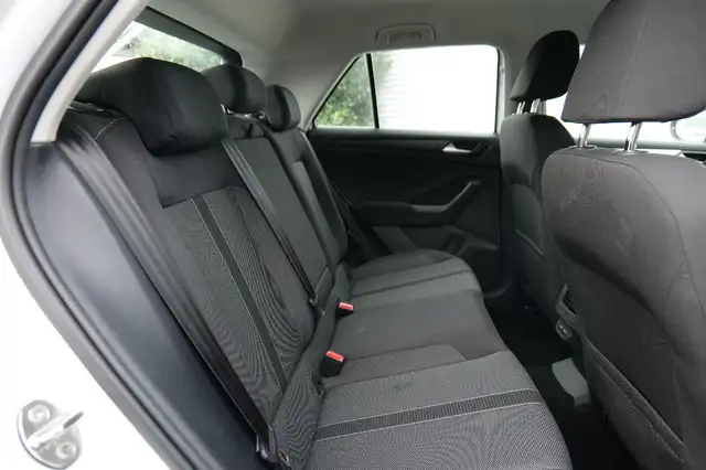 Volkswagen T-Roc view 10