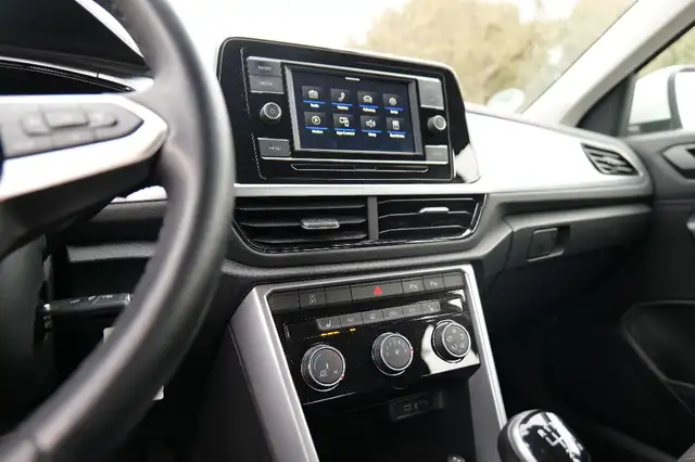 Volkswagen T-Roc view 14