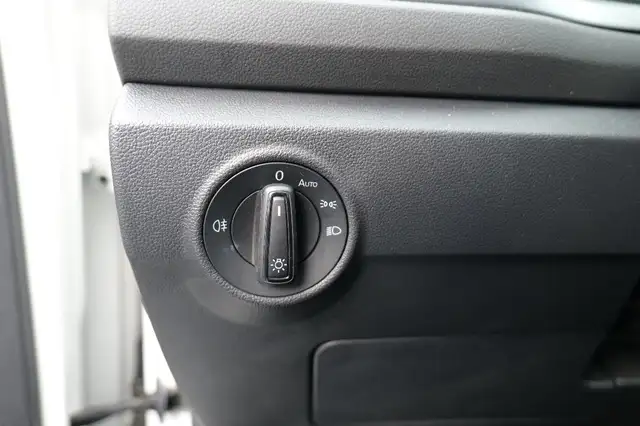 Volkswagen T-Roc view 13