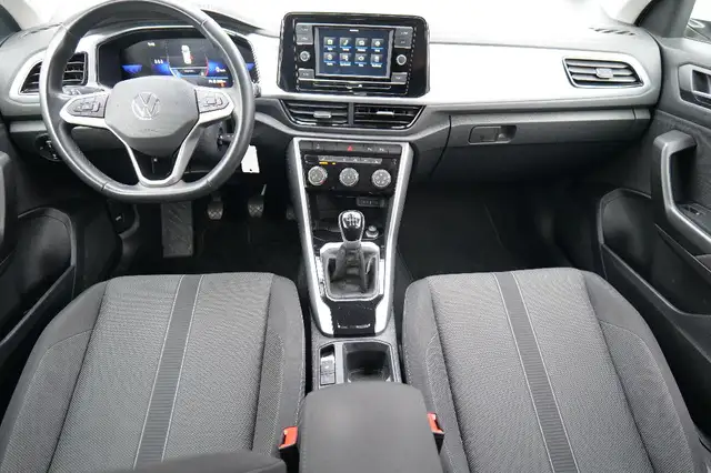 Volkswagen T-Roc view 3