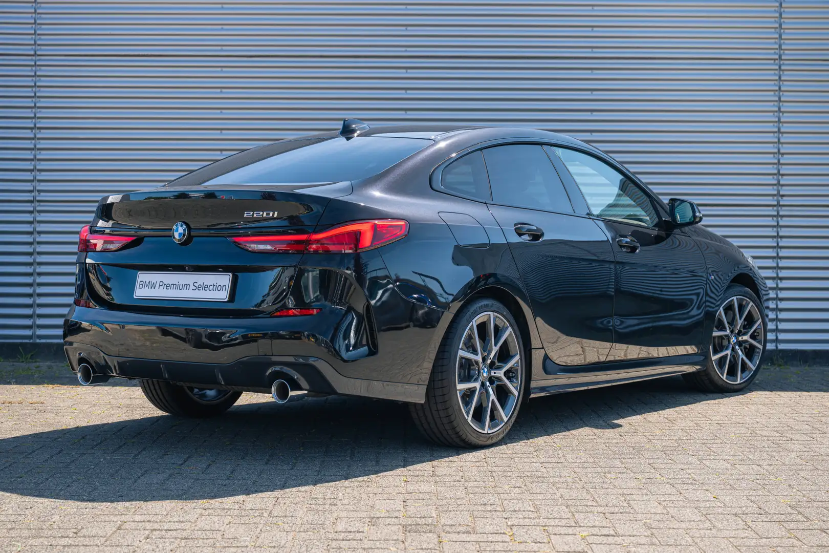 BMW 220 2 Serie Gran Coupé High Executive M Sport Automaat Zwart - 2
