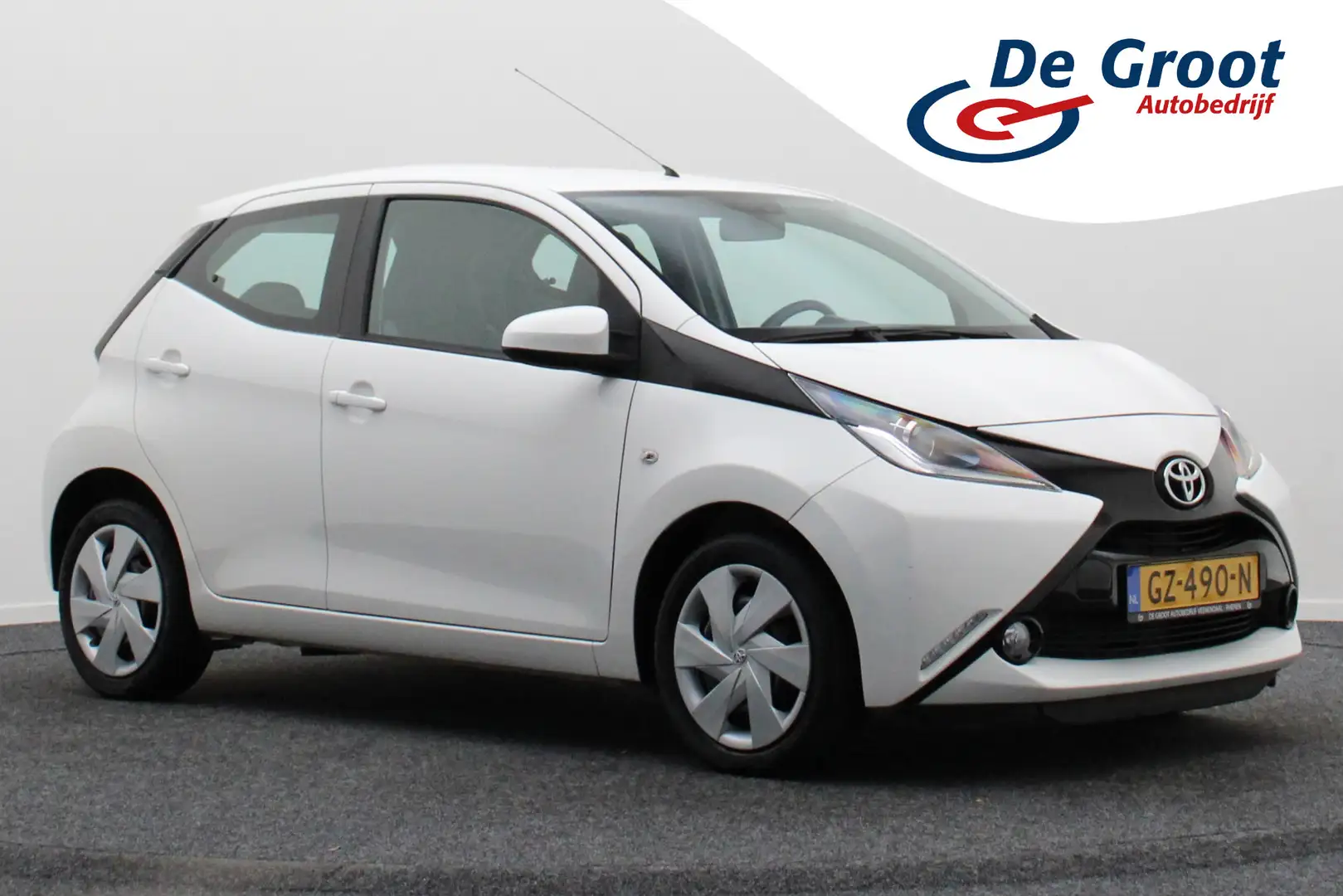 Toyota Aygo 1.0 VVT-i Automaat X-play 5-Deurs, Airco, Camera, Bianco - 1