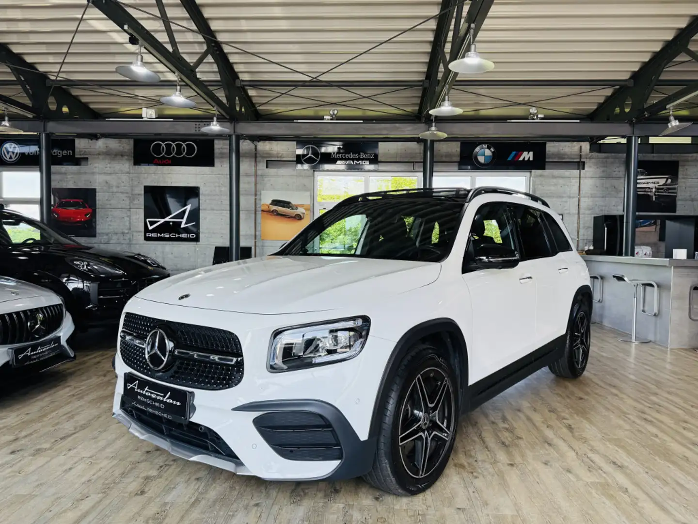 Mercedes-Benz GLB 250 4Matic AMG Line*PANO*360°KAM*LED*BURMEST White - 1