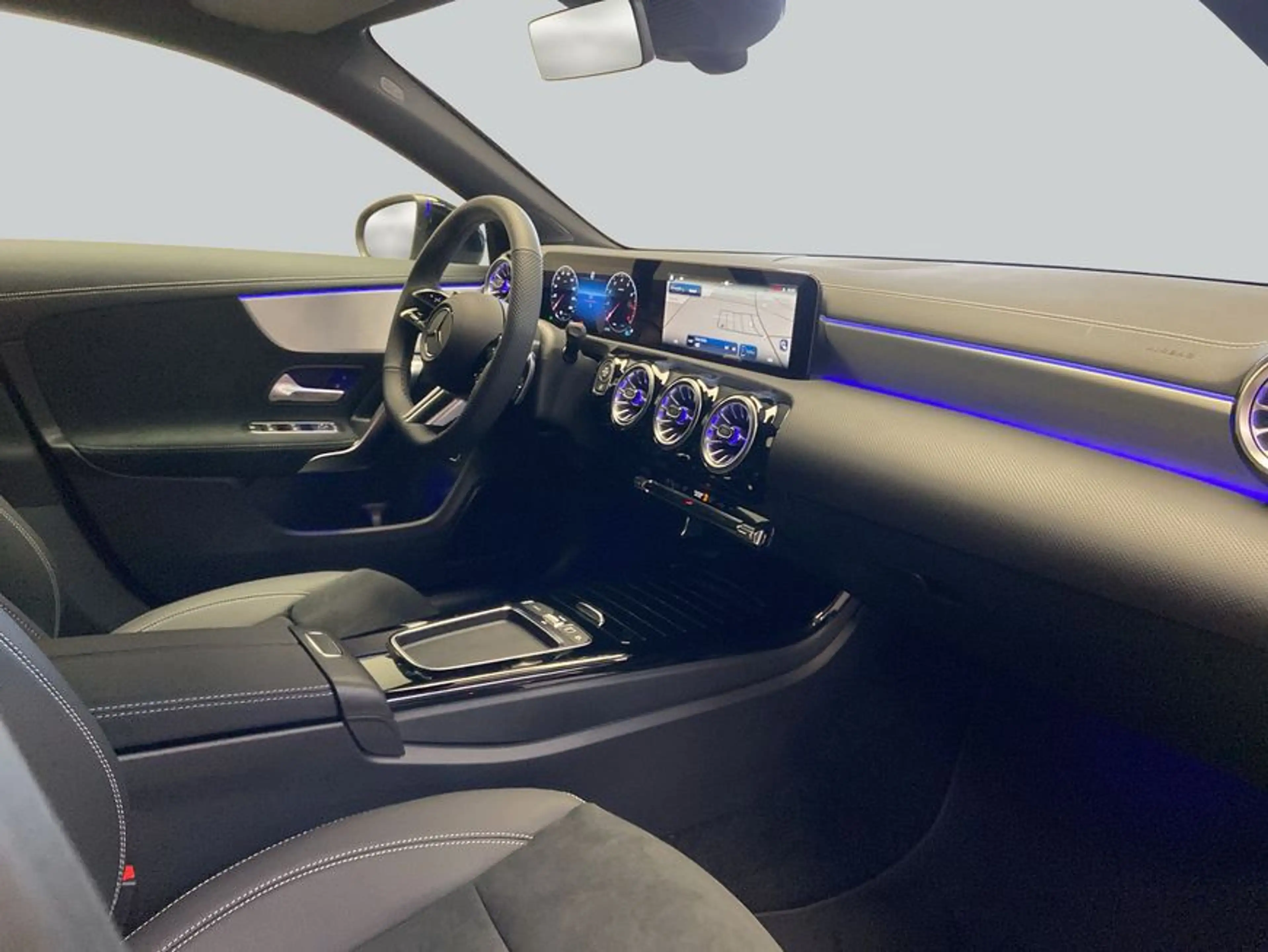 Mercedes-Benz CLA 180 CLA — photo 12