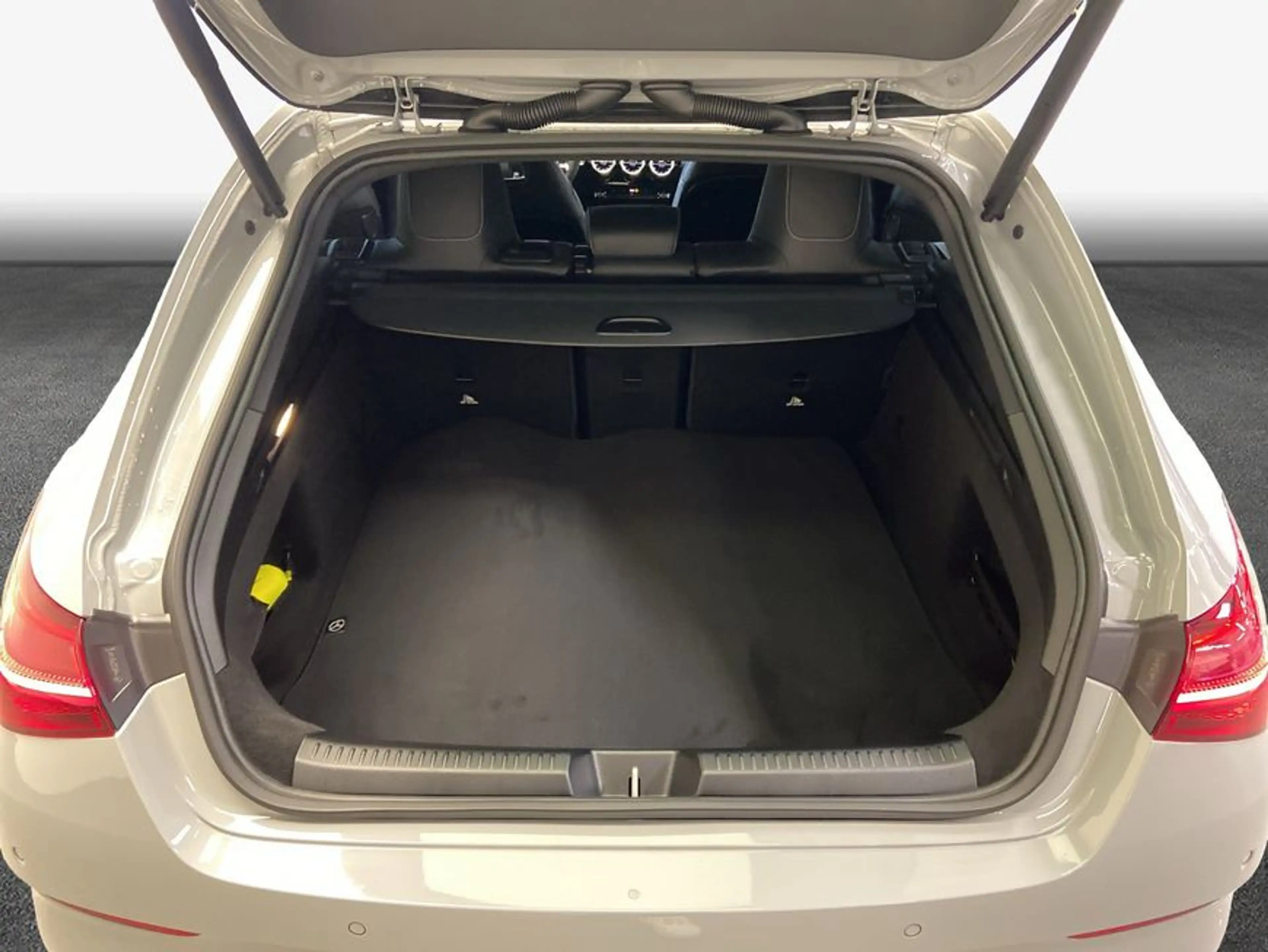 Mercedes-Benz CLA 180 CLA — photo 8