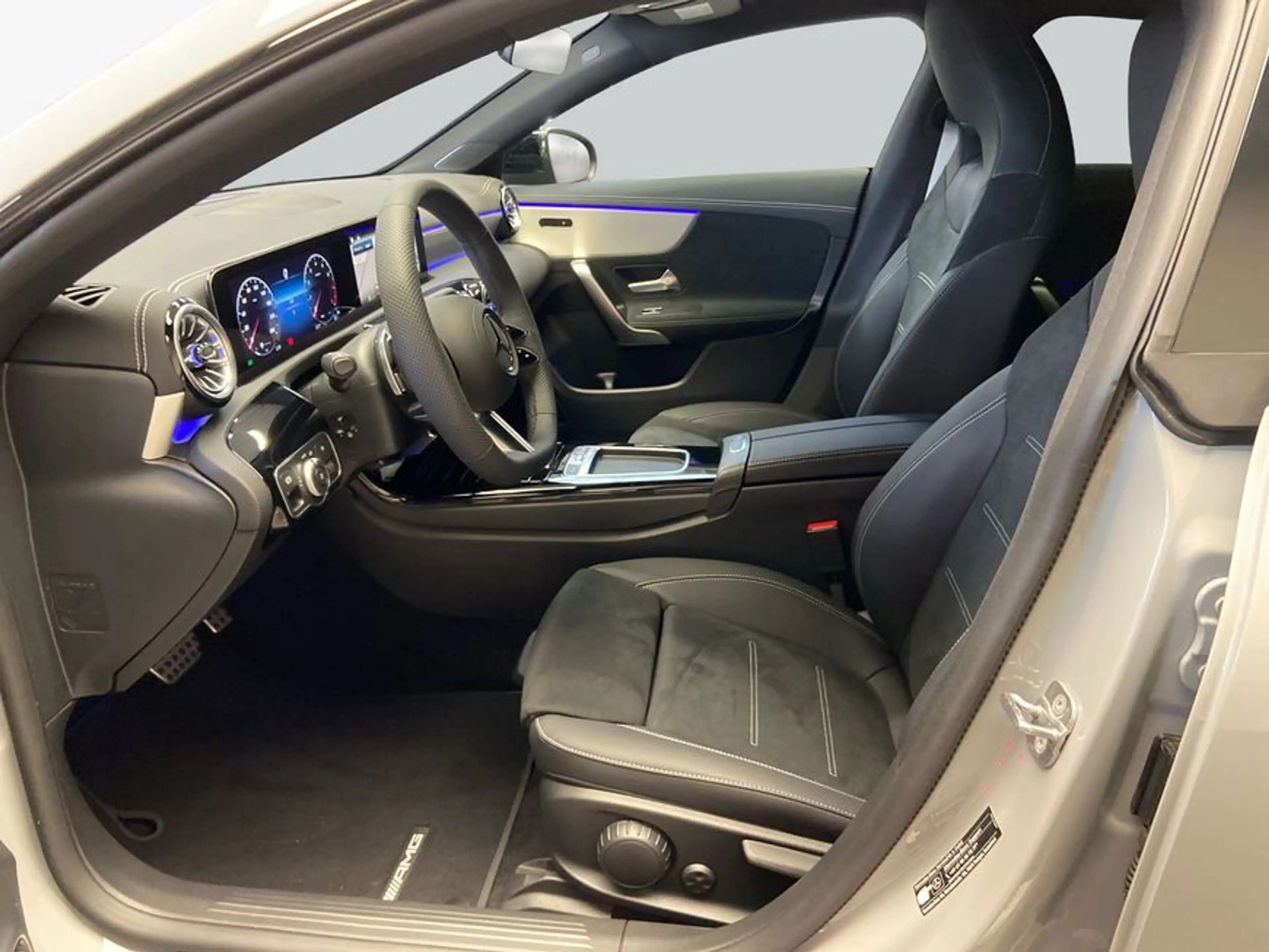 Mercedes-Benz CLA 180 CLA — photo 9