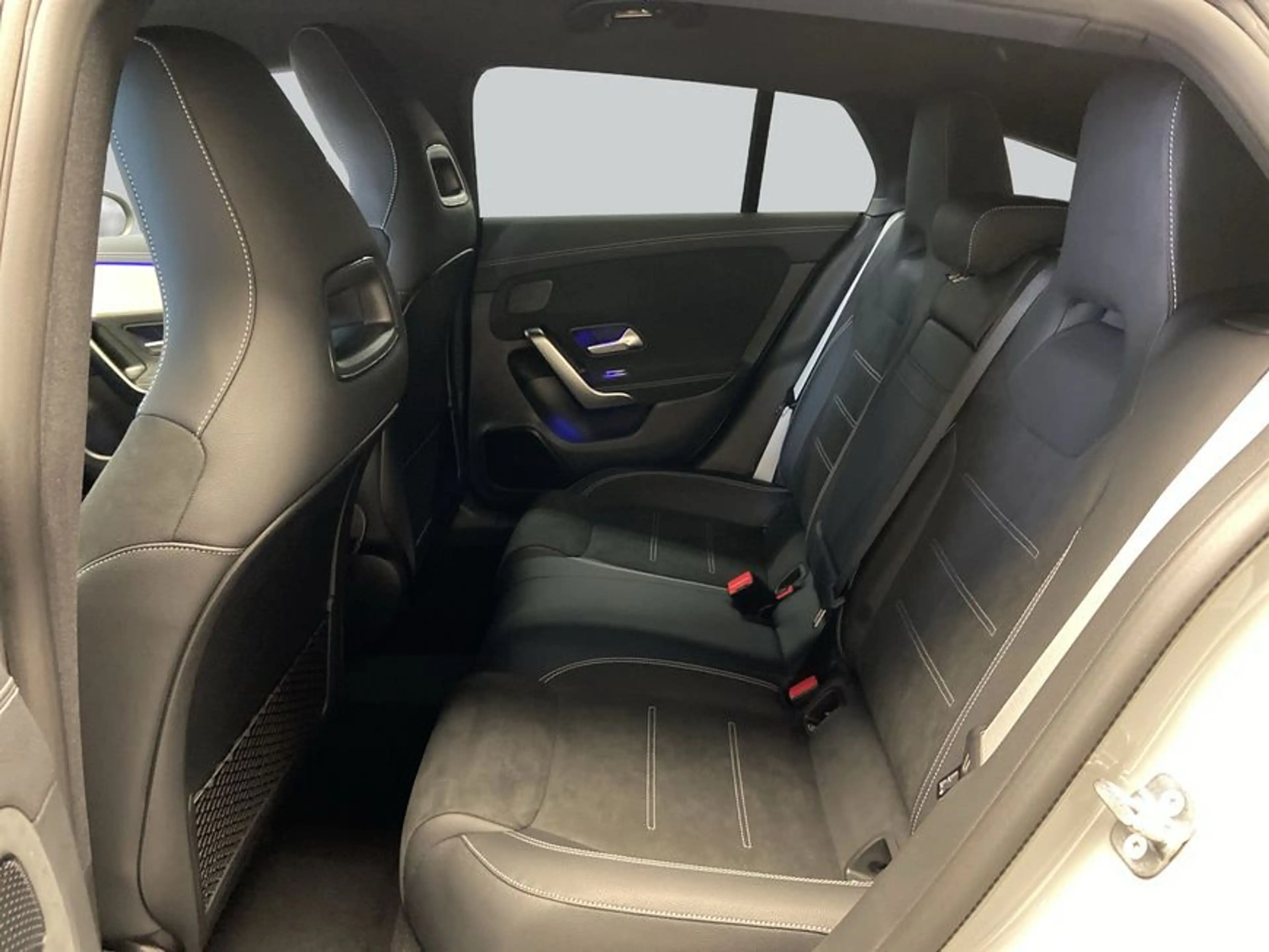 Mercedes-Benz CLA 180 CLA — photo 10