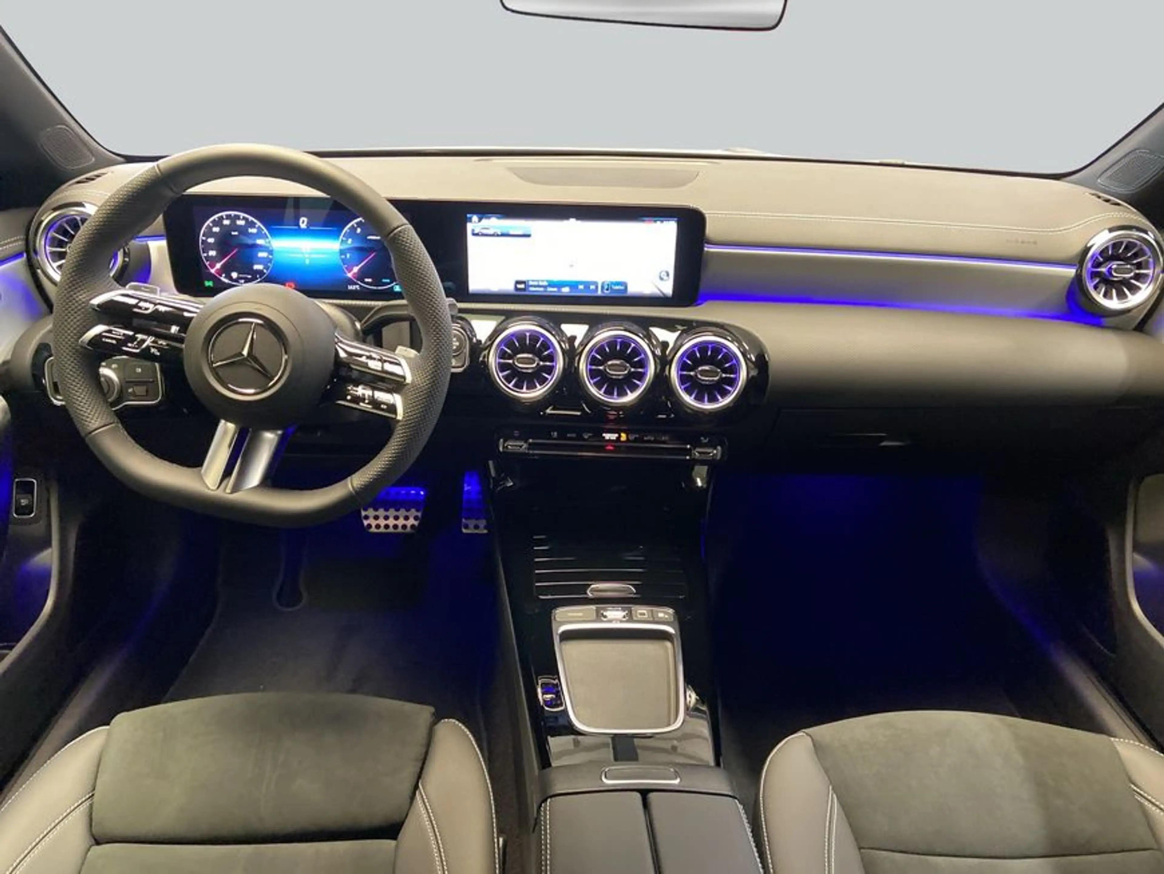 Mercedes-Benz CLA 180 CLA — photo 11