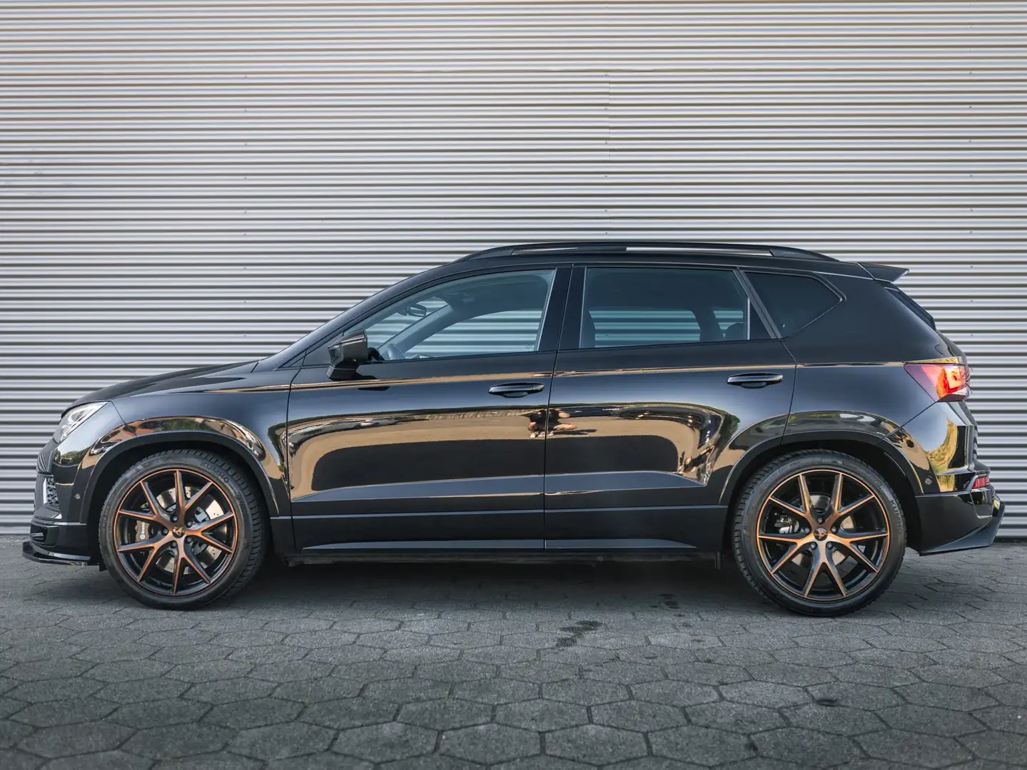 CUPRA Ateca 2.0 TSI 4DRIVE PANO BEATS BREMBO CAMERA KEYLESS Zwart - 2