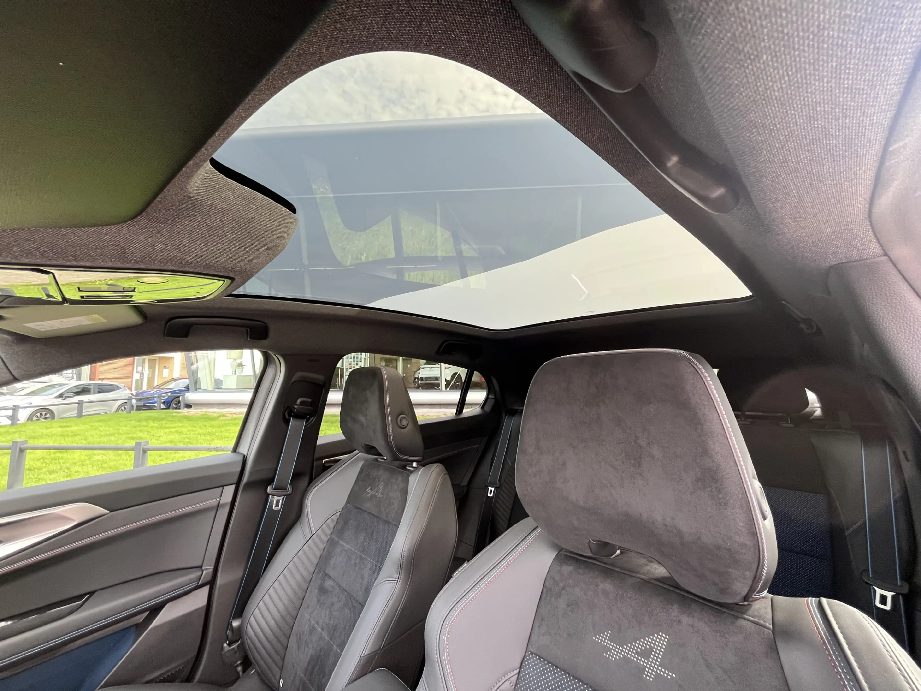 Renault Rafale 1.2 E-Tech 4x4 plug-in hybrid 300PK atelier Alpine — photo 14